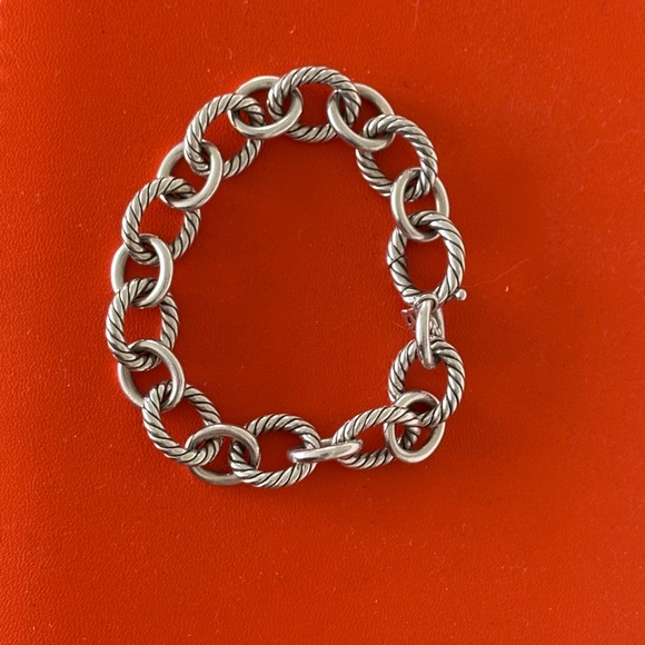 Elegant Silver Chain Bracelet - Picture 2 of 5